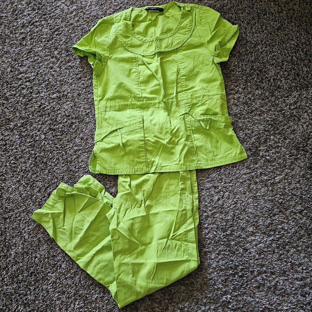 Scrub set